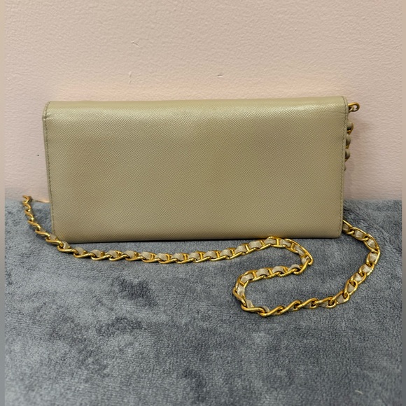PRADA
Saffiano Metal Oro Chain Wallet Pomice - Picture 2 of 16